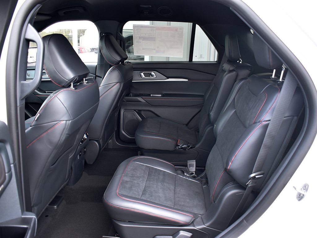 2025 Ford Explorer ST photo 6