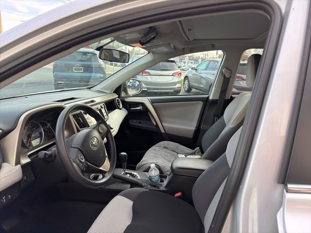2014 Toyota RAV4 XLE photo 3