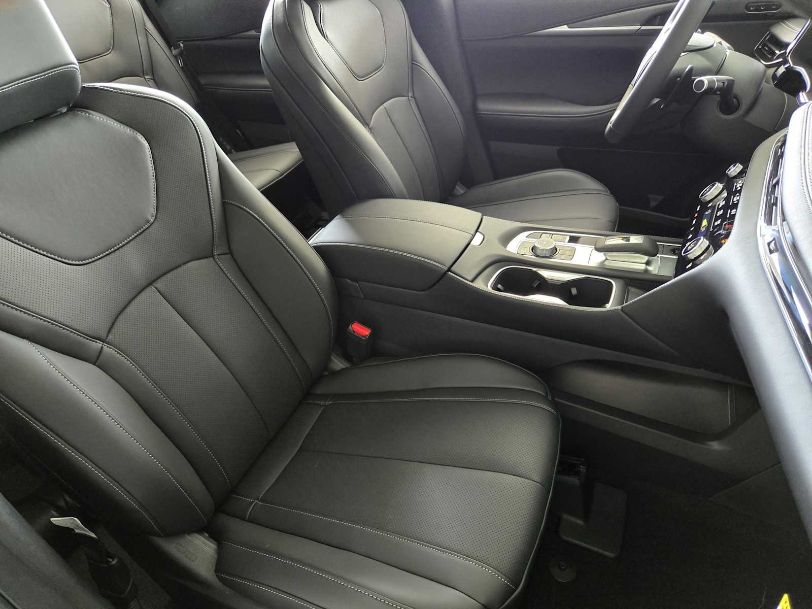 2026 Infiniti QX60 Luxe photo 8