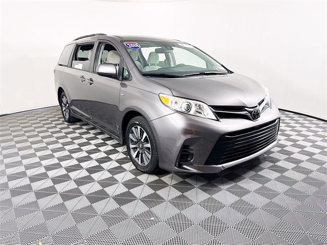 2018 Toyota Sienna LE