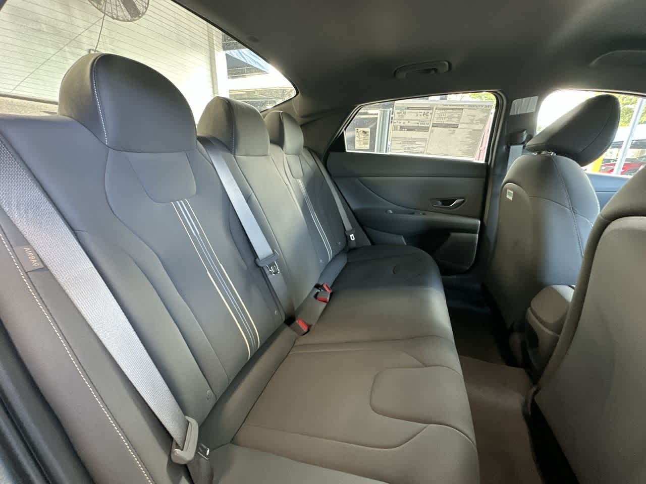2025 Hyundai Elantra SEL Sport photo 20