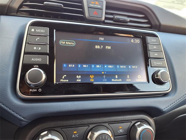 2025 Nissan Versa SV photo 14