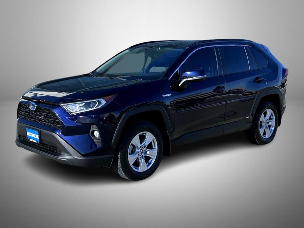 2020 Toyota RAV4 XLE's photo
