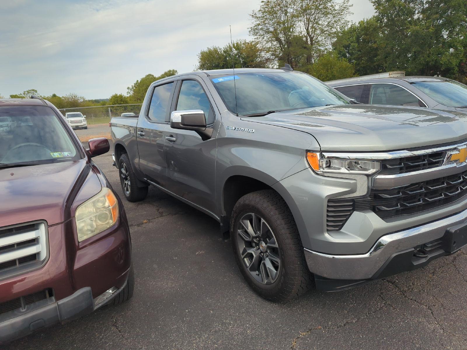 2023 Chevrolet Silverado 1500 LT photo 4