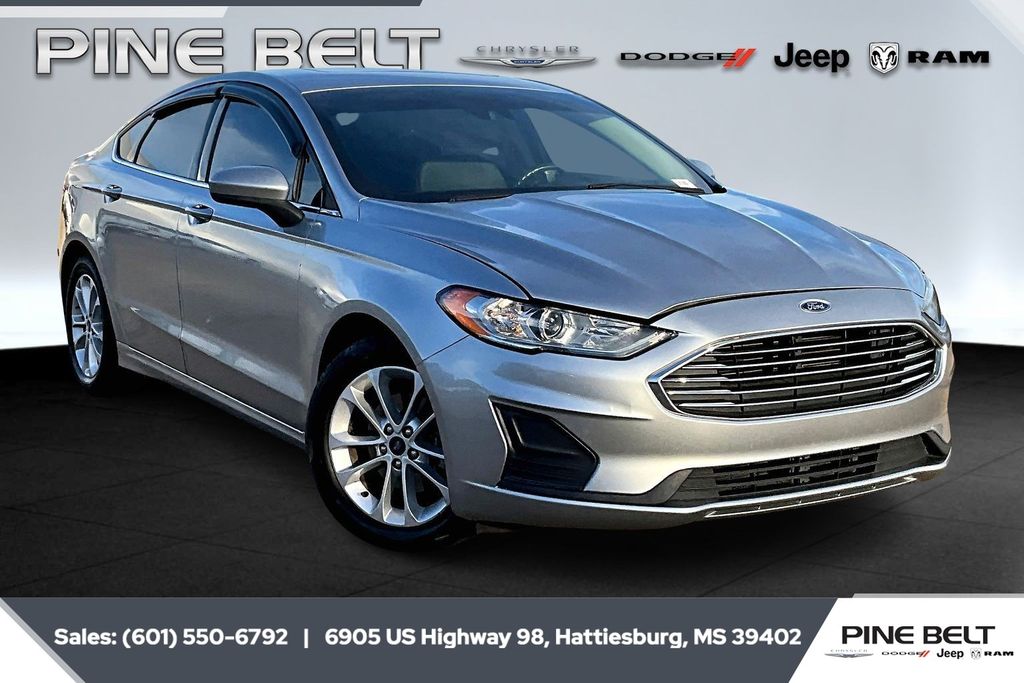 2020 Ford Fusion SE's photo