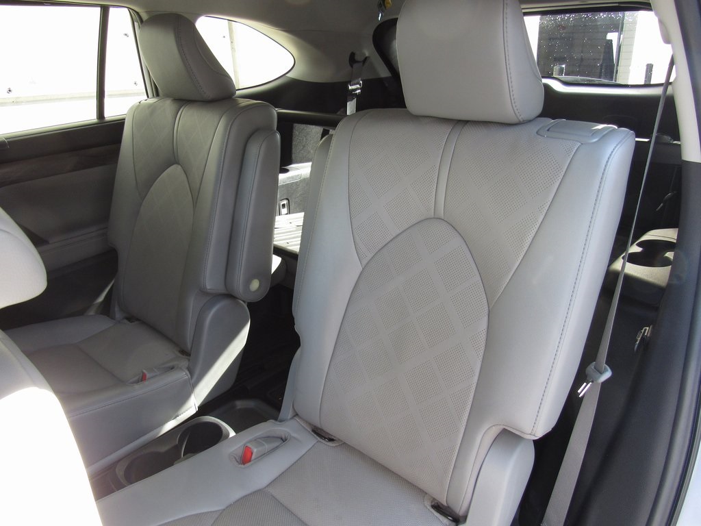 2022 Toyota Highlander Platinum photo 16