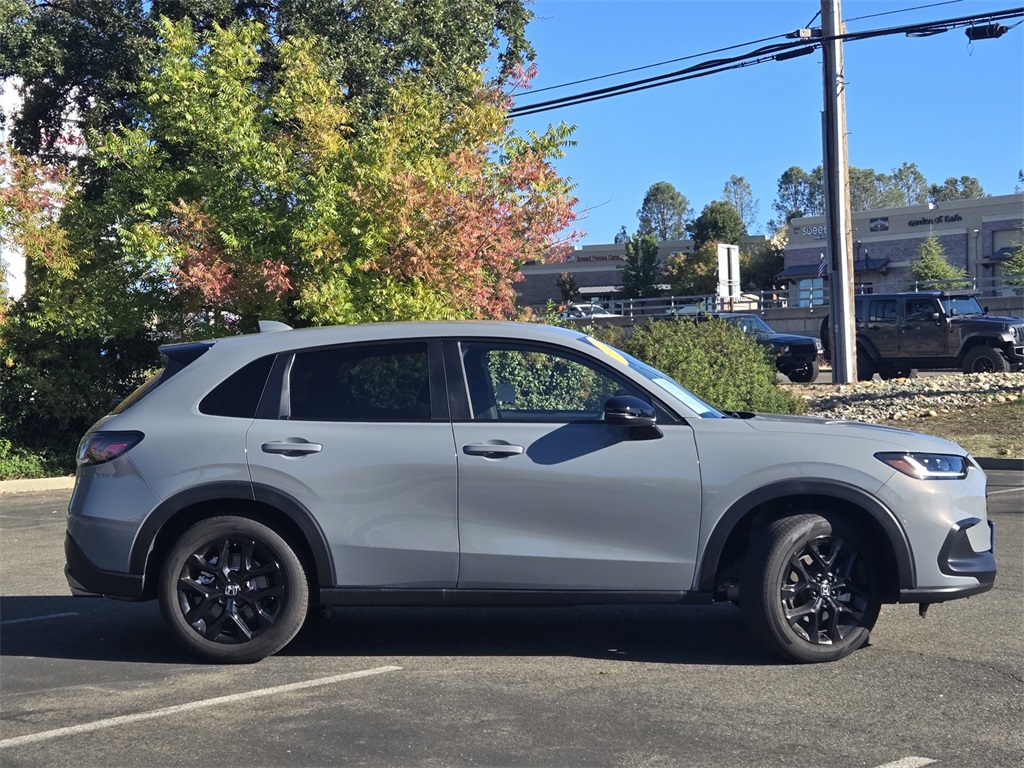 2025 Honda HR-V Sport photo 2