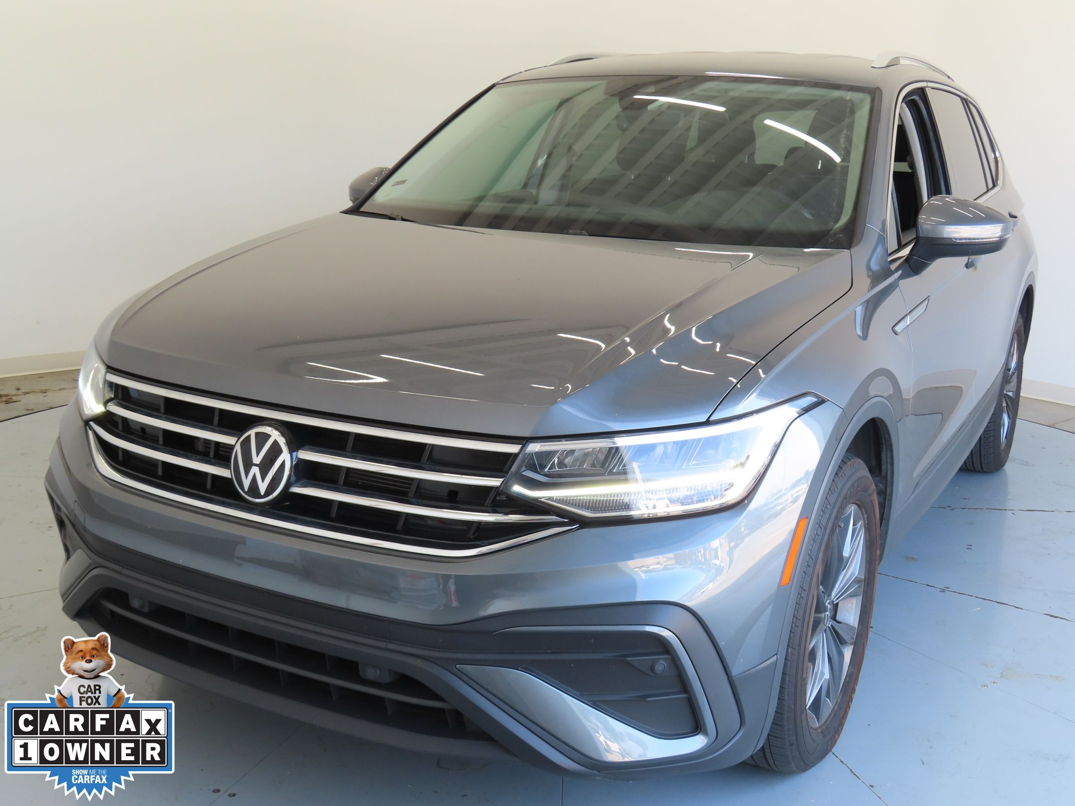 2023 Volkswagen Tiguan SE photo 6