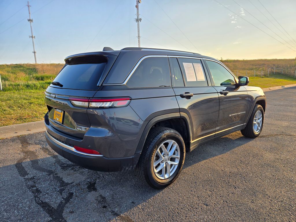 2024 Jeep Grand Cherokee Laredo X photo 2