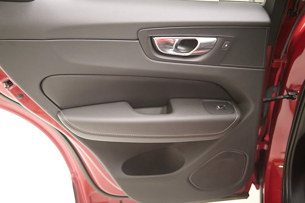 2023 VOLVO XC60 - Image 21