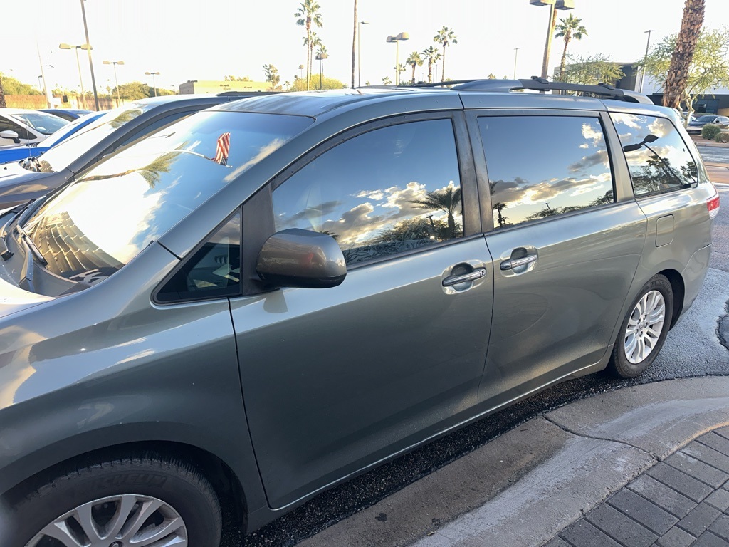 2013 Toyota Sienna XLE photo 2