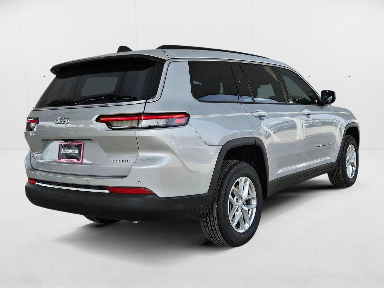 2025 Jeep Grand Cherokee Laredo X photo 2