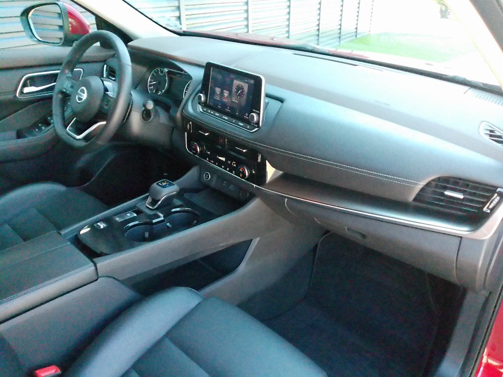 2021 Nissan Rogue SV photo 13
