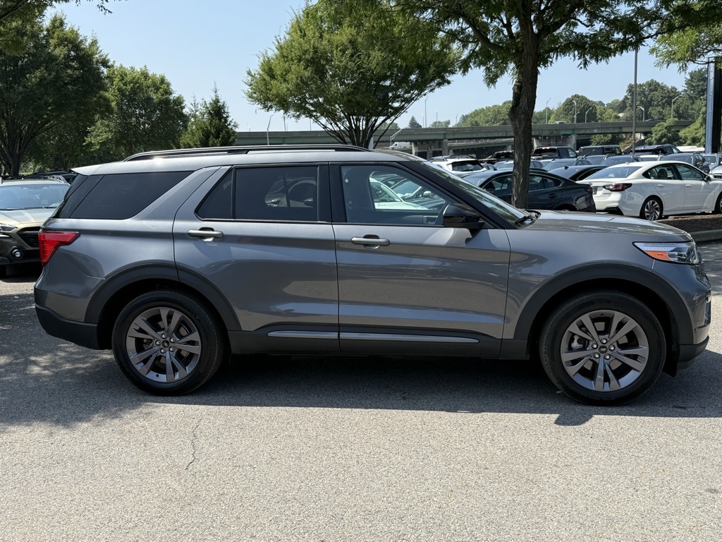 2023 Ford Explorer XLT photo 2