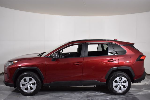 2020 Toyota RAV4 LE photo 2