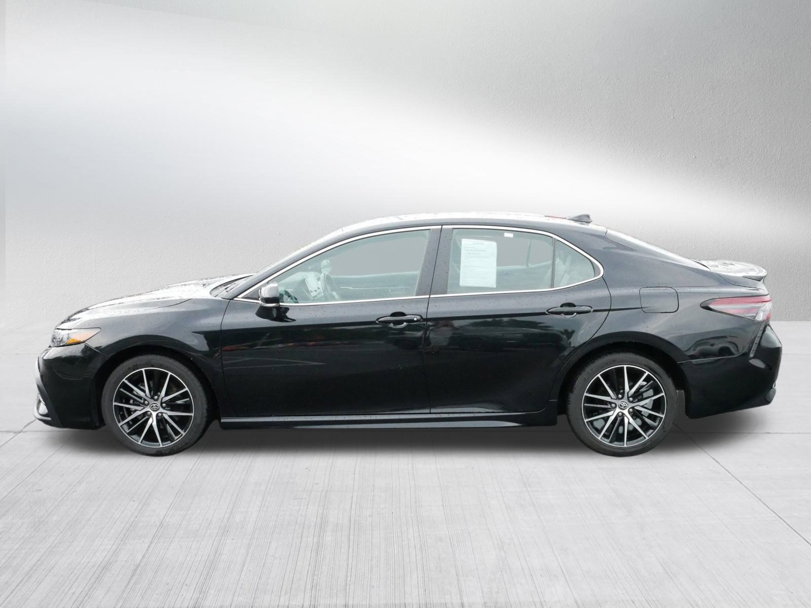 2023 Toyota Camry SE photo 4