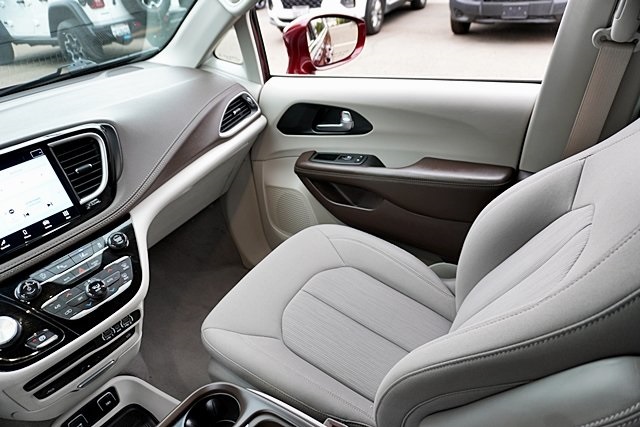 2021 Chrysler Pacifica Touring photo 23
