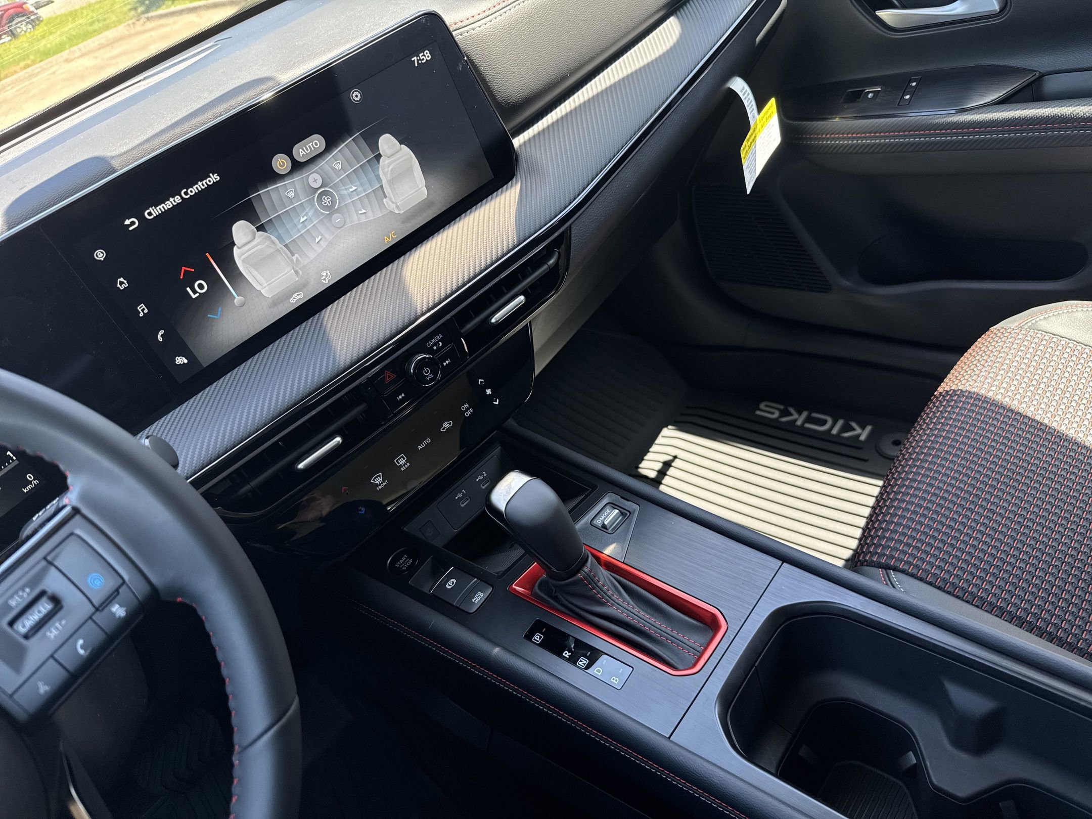 2025 Nissan Kicks SR photo 22