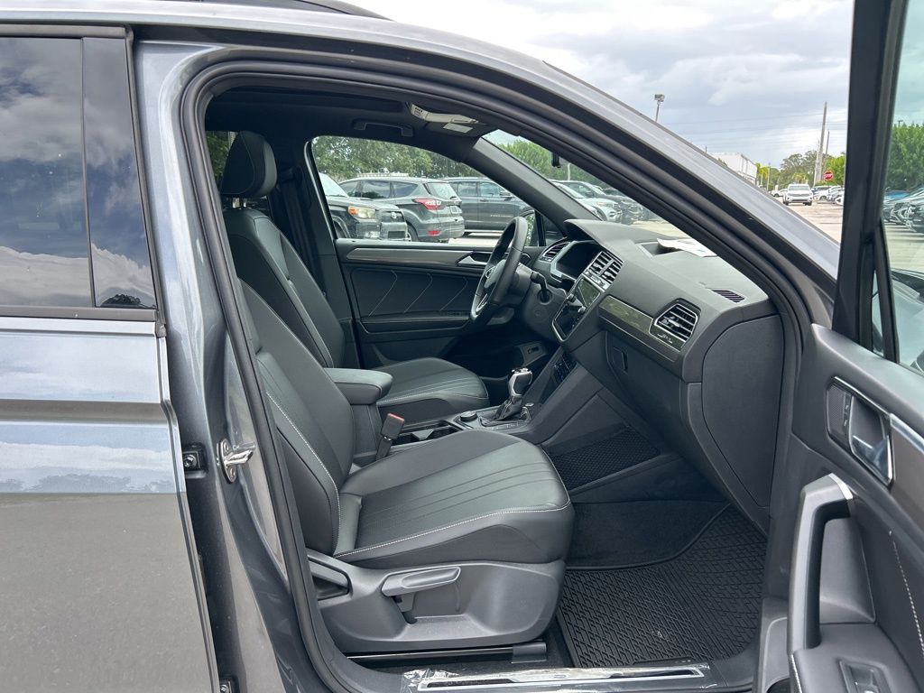 2024 Volkswagen Tiguan SE R-Line Black photo 35