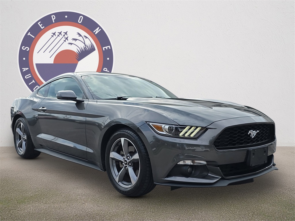 2015 Ford Mustang EcoBoost Premium's photo