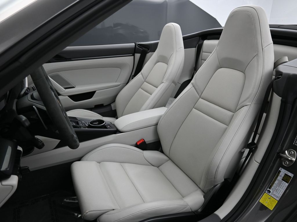 2024 Porsche 911 GTS photo 4