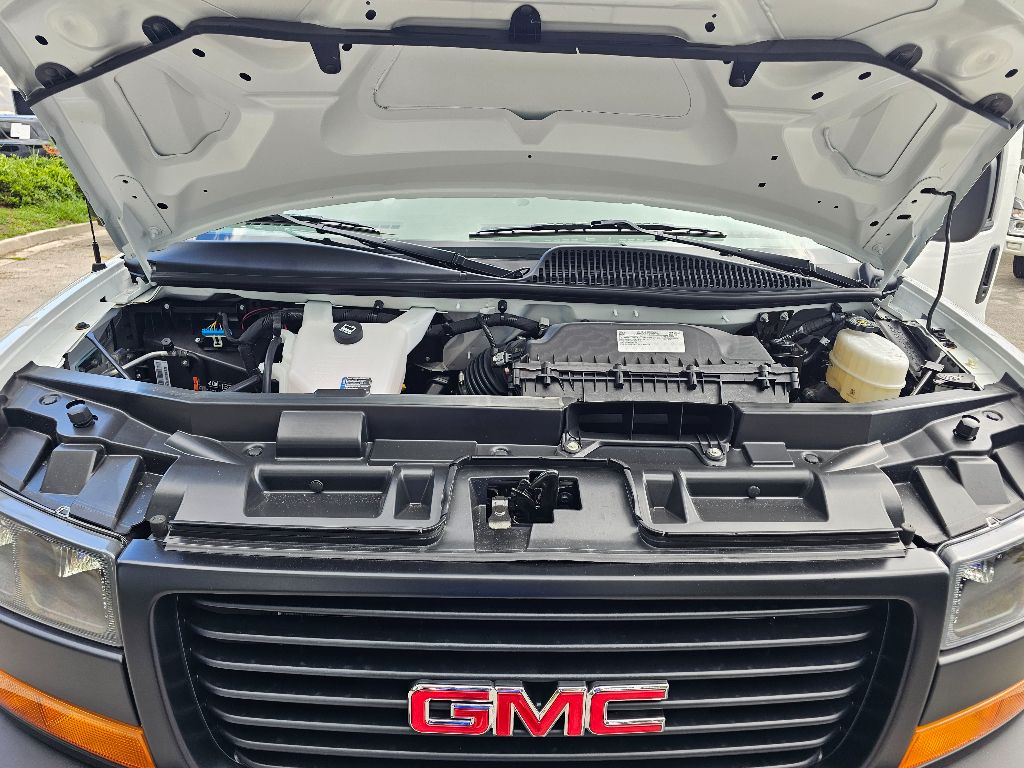 2025 Gmc Savana Cargo 2500 photo 14