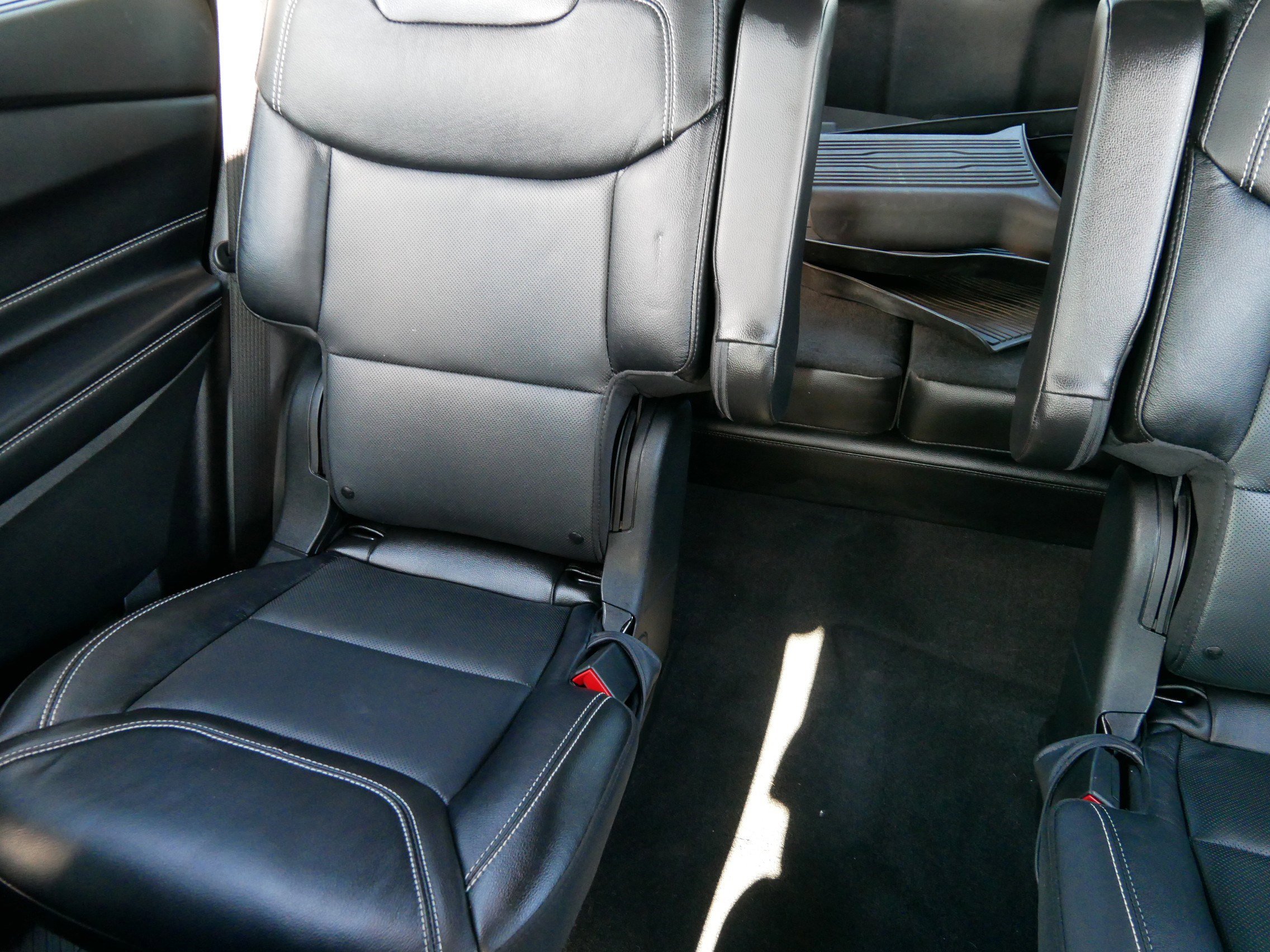 2023 Ford Explorer ST photo 12