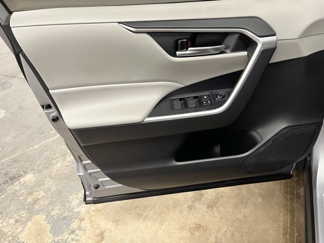 2021 Toyota RAV4 XLE Premium photo 15