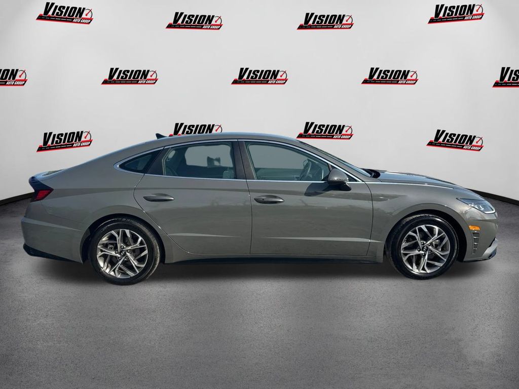 2022 Hyundai Sonata SEL photo 4