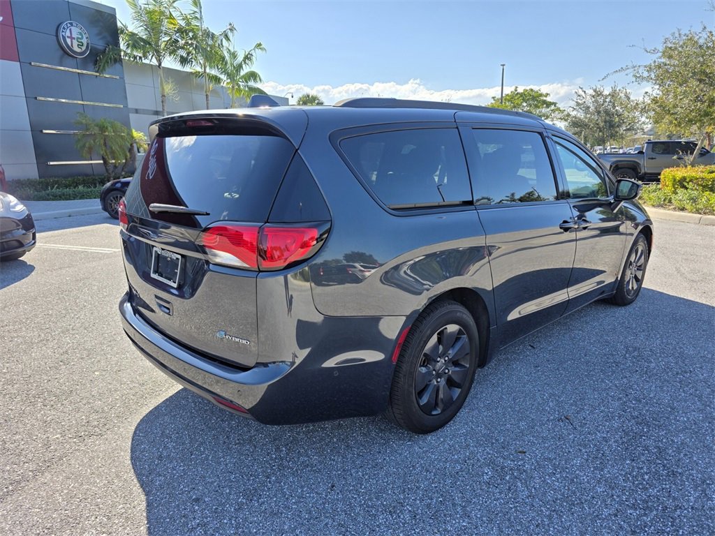 2019 Chrysler Pacifica Hybrid Limited photo 3