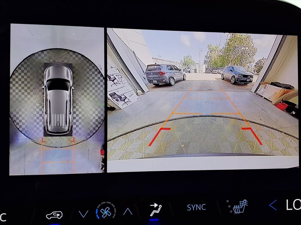 2026 Chevrolet Traverse photo 2