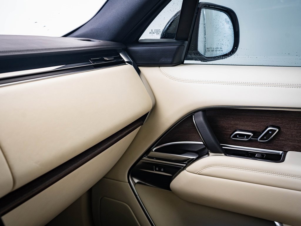 2022 Land Rover Range Rover SE photo 30