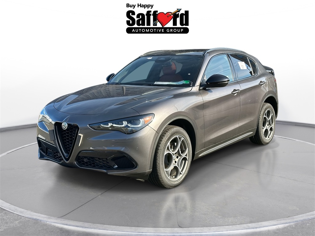 2025 Alfa Romeo Stelvio Base's photo