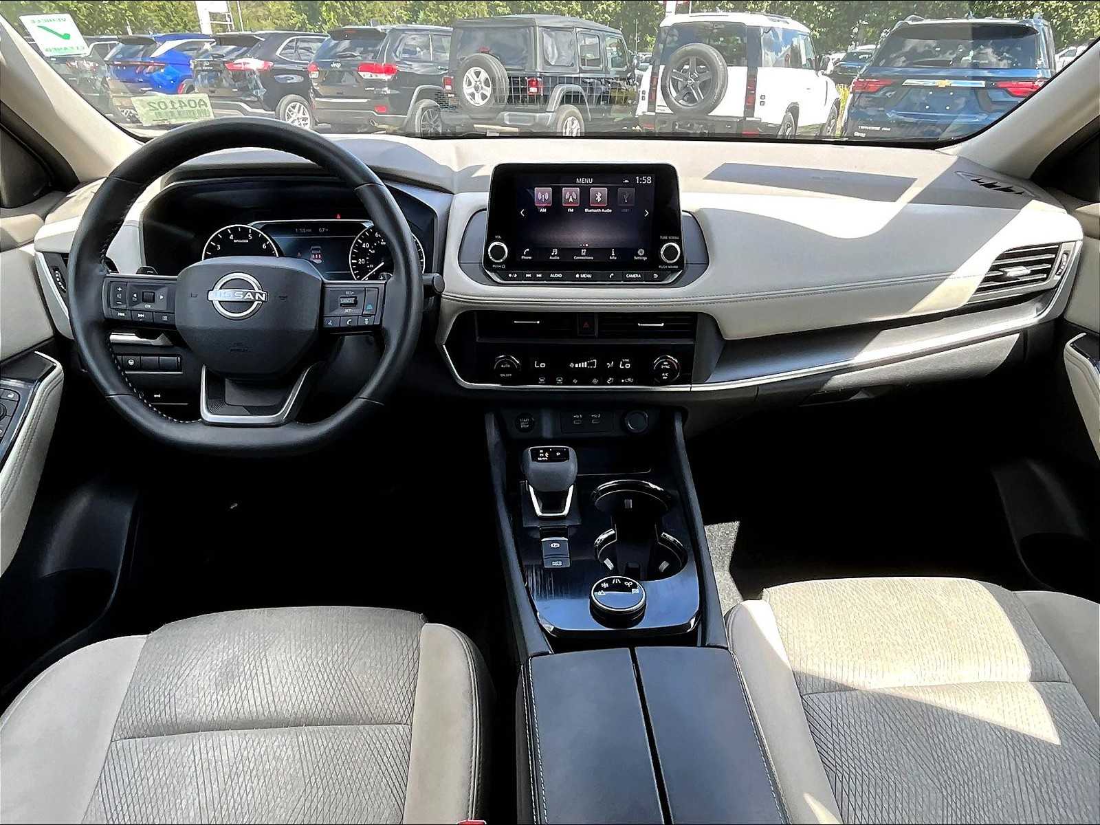 2025 Nissan Rogue SV photo 17