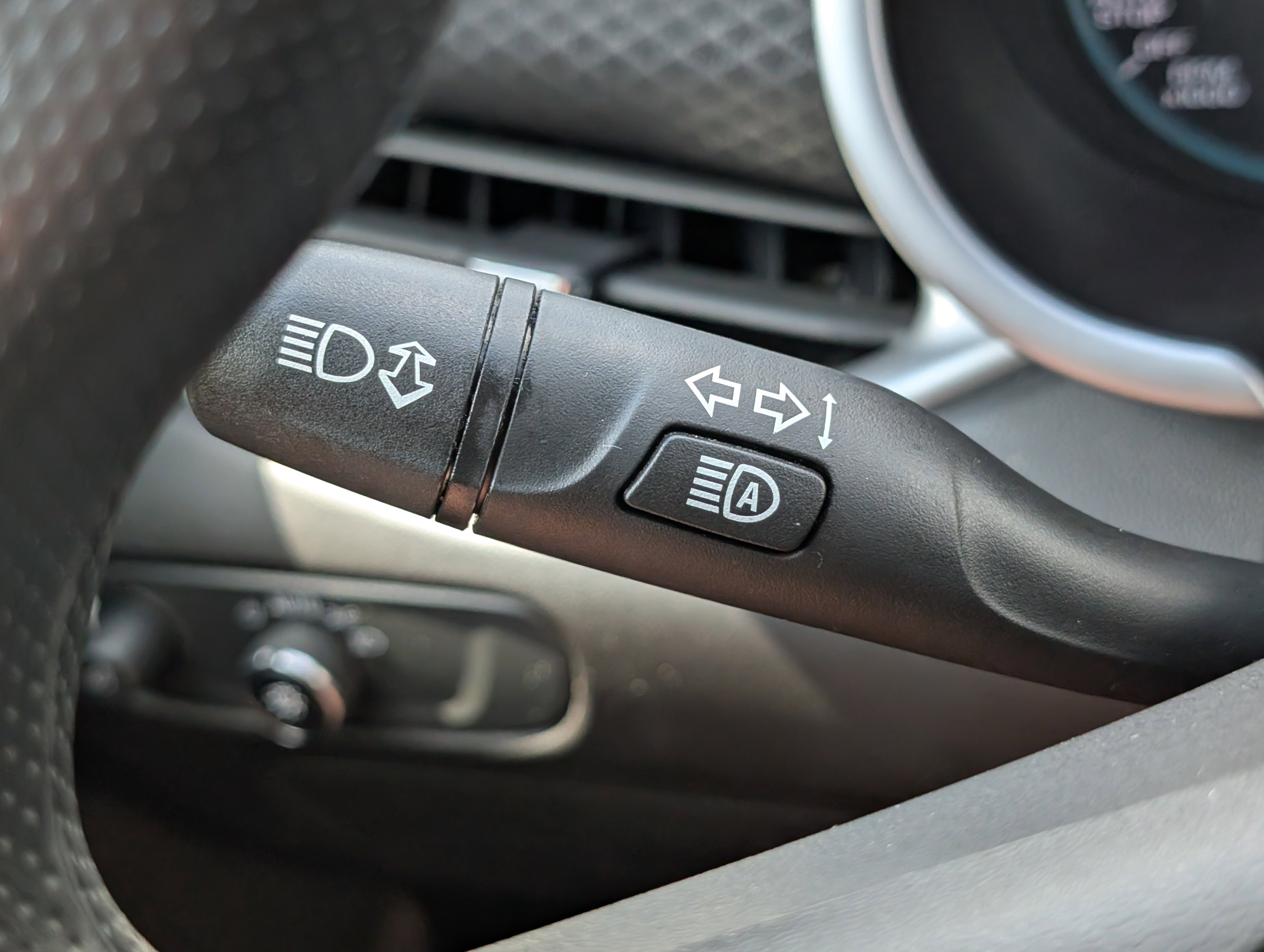 2024 Chevrolet Malibu 1LT photo 2