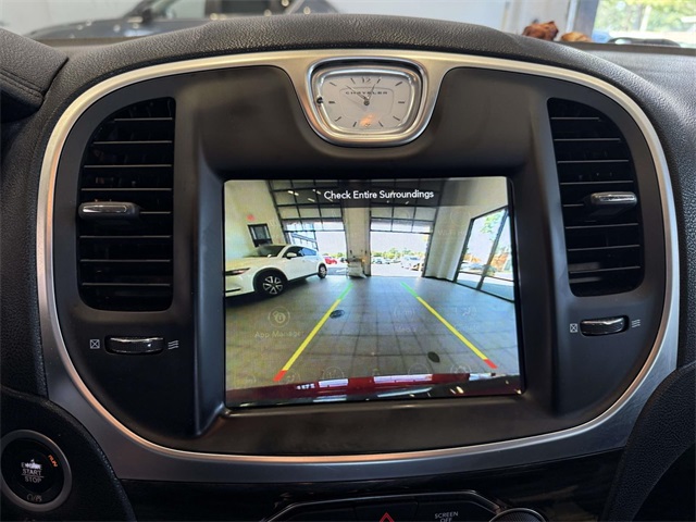 2021 Chrysler 300 Touring photo 5