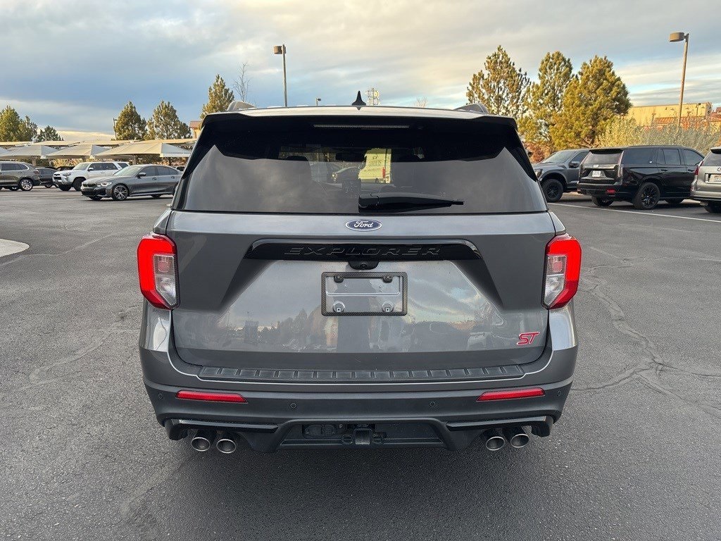 2022 Ford Explorer ST photo 2