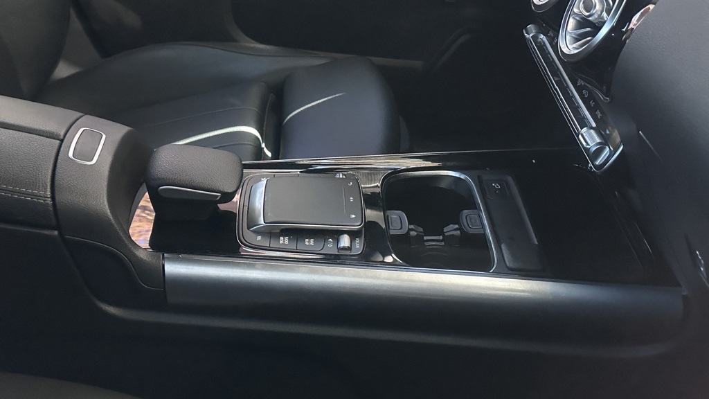 2021 Mercedes Benz GLA 250 4MATIC photo 4