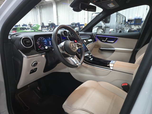 2025 Mercedes Benz GLC 300 4MATIC photo 2