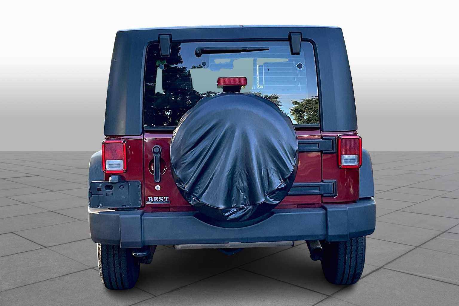 2010 Jeep Wrangler Unlimited X photo 3
