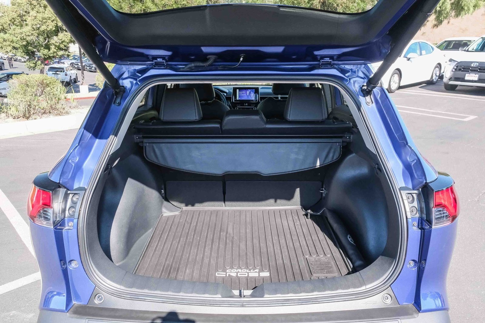 2023 Toyota Corolla Cross XLE photo 17