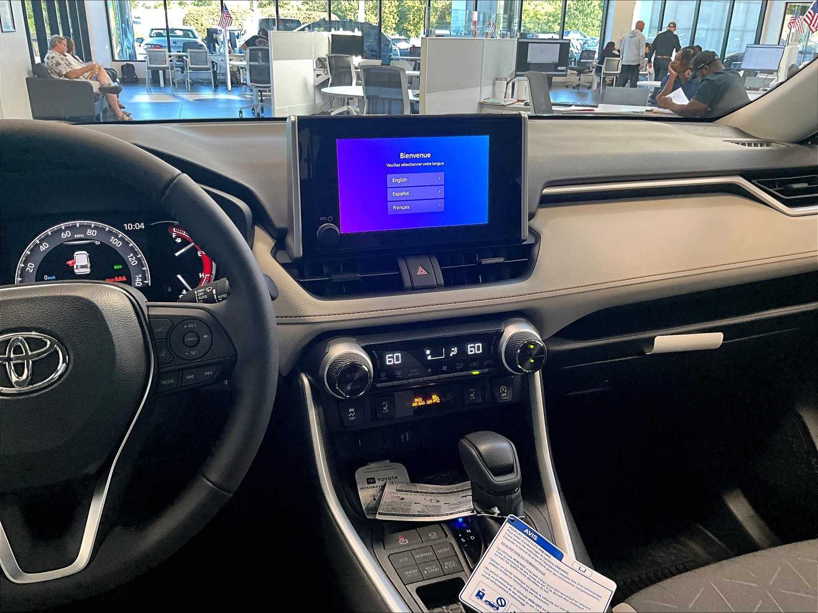 2025 Toyota RAV4 XLE photo 9