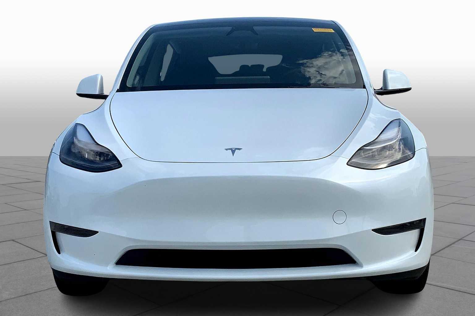 2024 Tesla Model Y Long Range photo 3