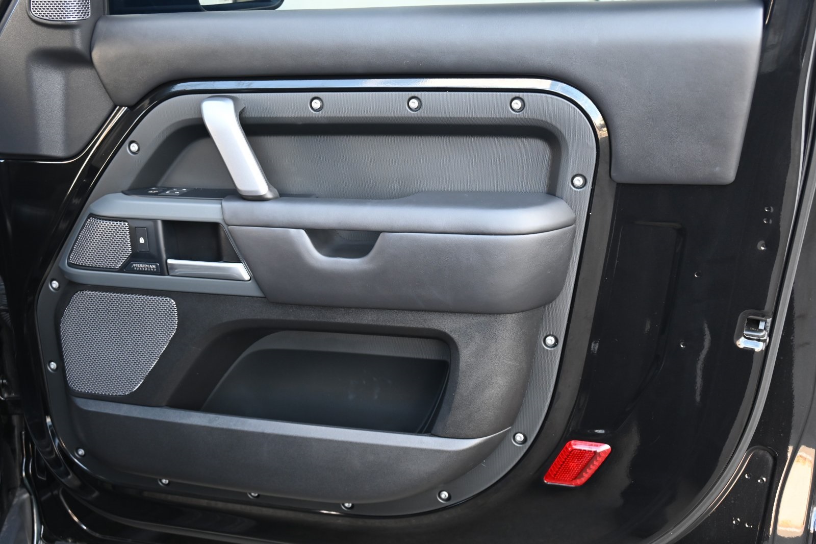 2022 Land Rover Defender 90 X-Dynamic HSE photo 18