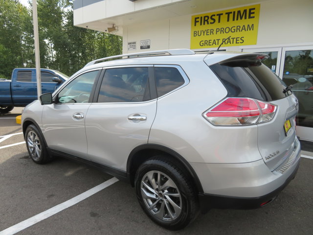 2015 Nissan Rogue SL photo 3