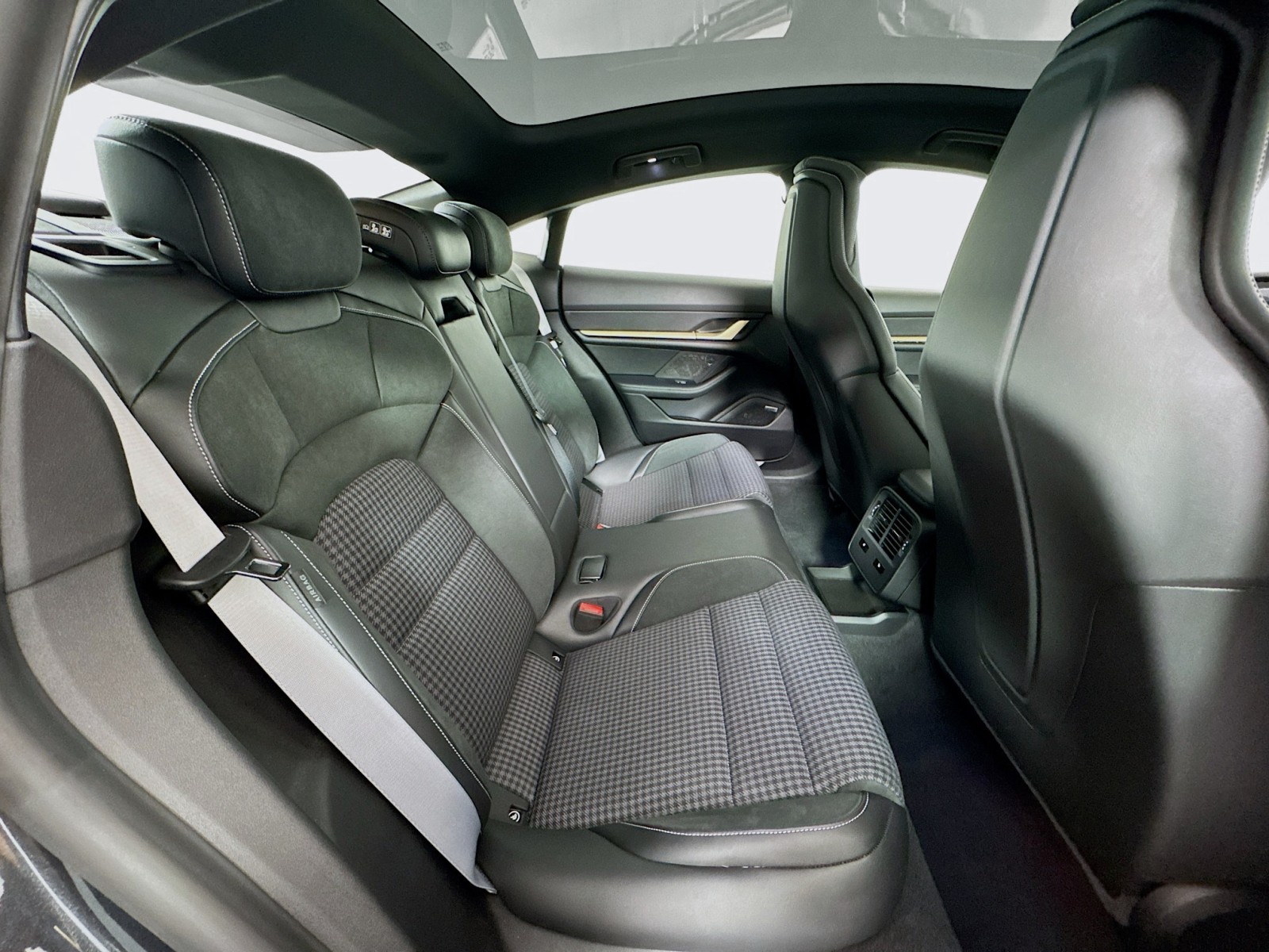 2025 Porsche Taycan 4S photo 22