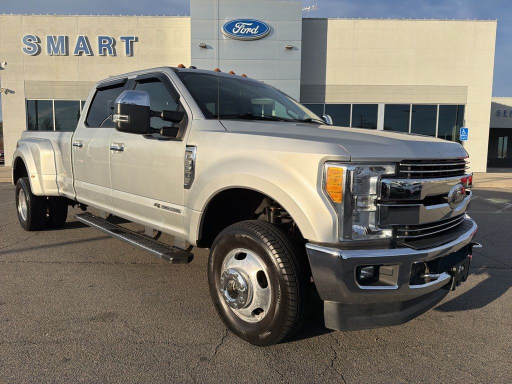 2017 Ford F-350 Super Duty Lariat's photo