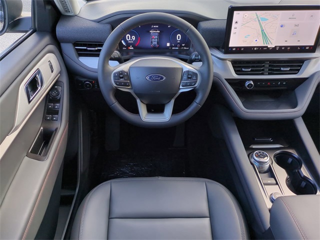 2025 Ford Explorer photo 13