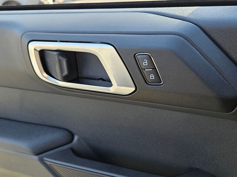 2025 Ford Bronco Base photo 28