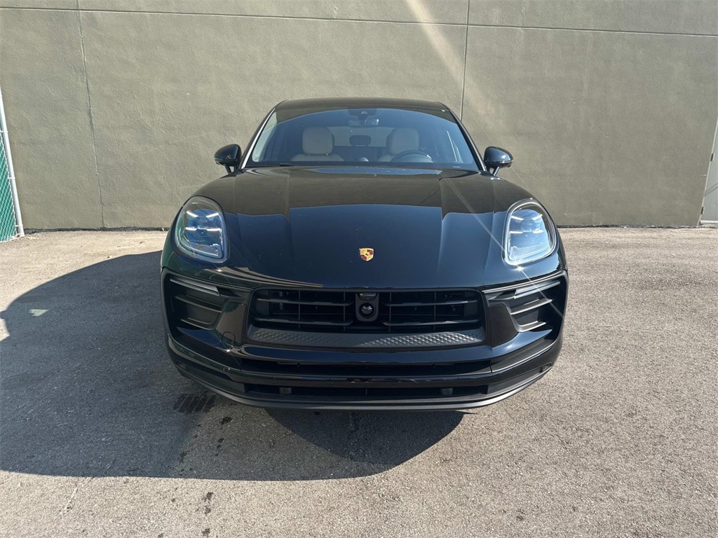 2026 Porsche Macan T photo 6